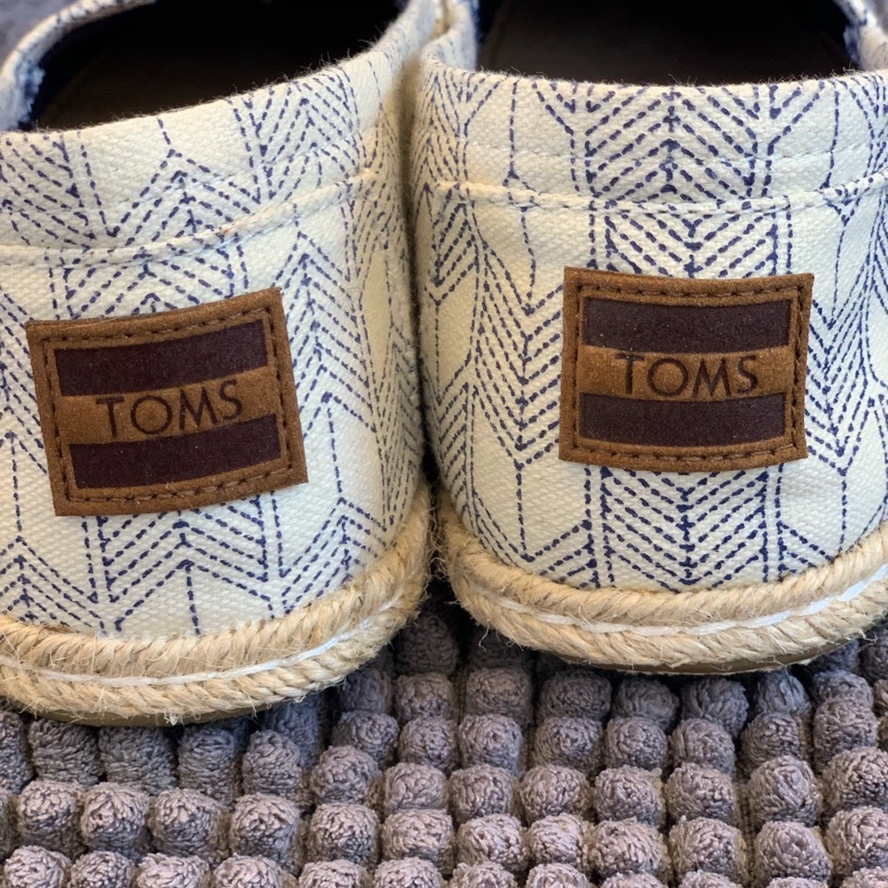 Toms - Picture 7 of 7